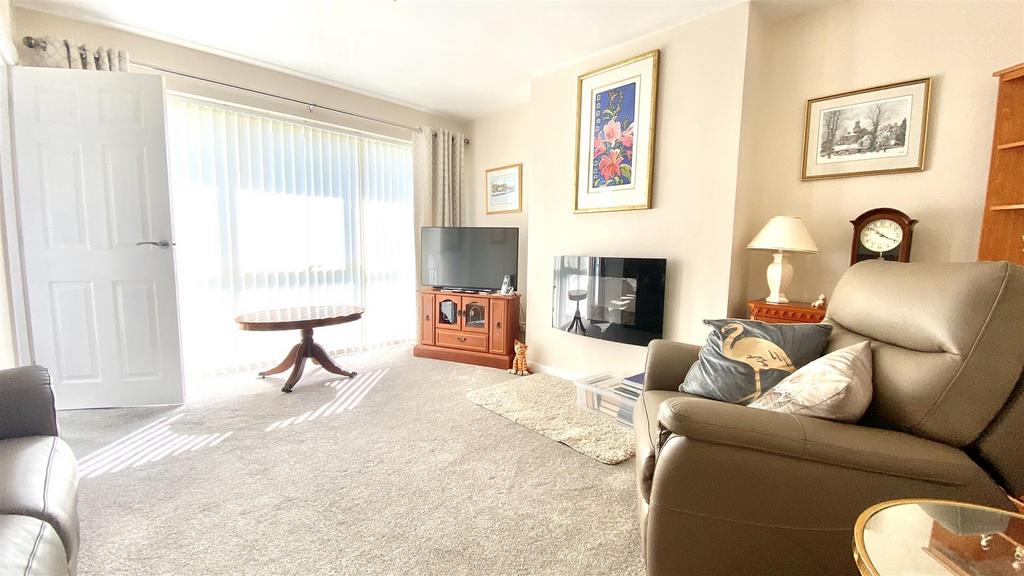 Poynton Road, Shawbury, Shrewsbury 3 bed detached house £280,000
