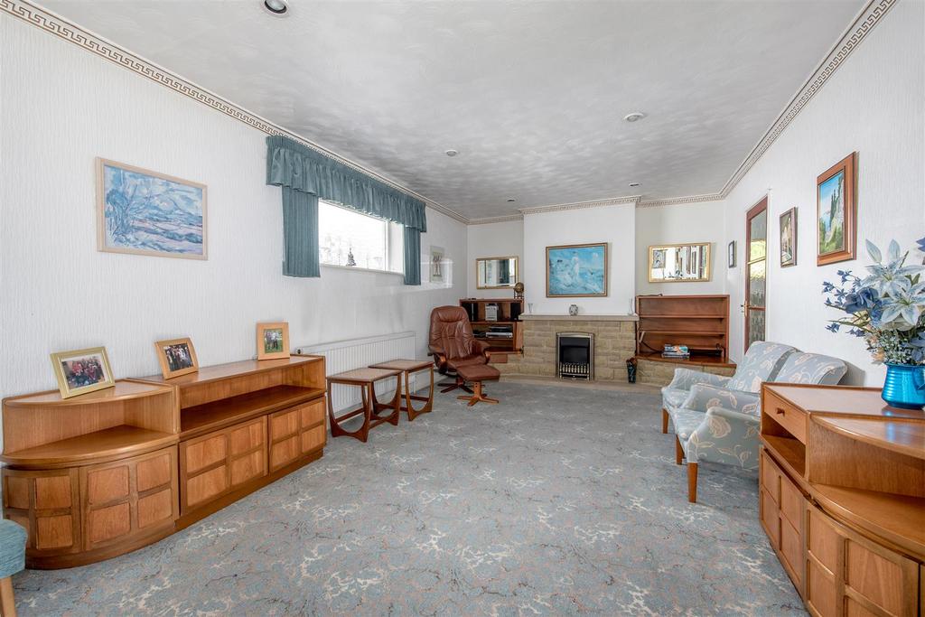 15 Greenway, Monkton Heathfield, Taunton 4 bed bungalow £450,000