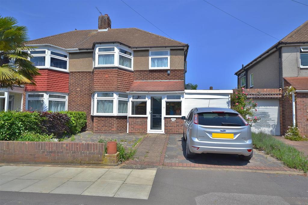 Felstead Avenue, Clayhall 3 bed semidetached house for sale £525,000