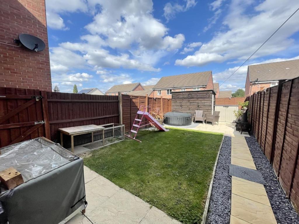 Marlstone Close, Gloucester 2 bed semidetached house £230,000