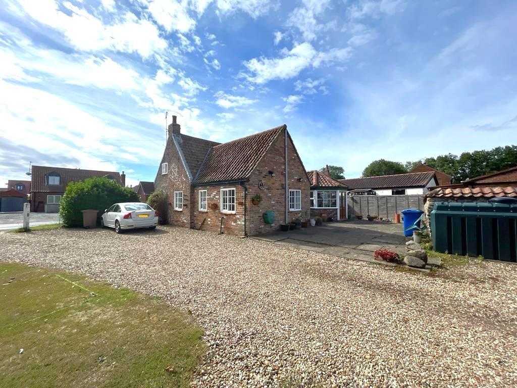Sands Lane, Barmston, Driffield 3 bed semidetached house £275,000