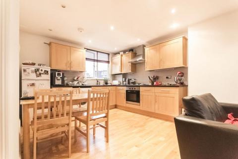 1 bedroom flat to rent, Narbonne Avenue, SW4