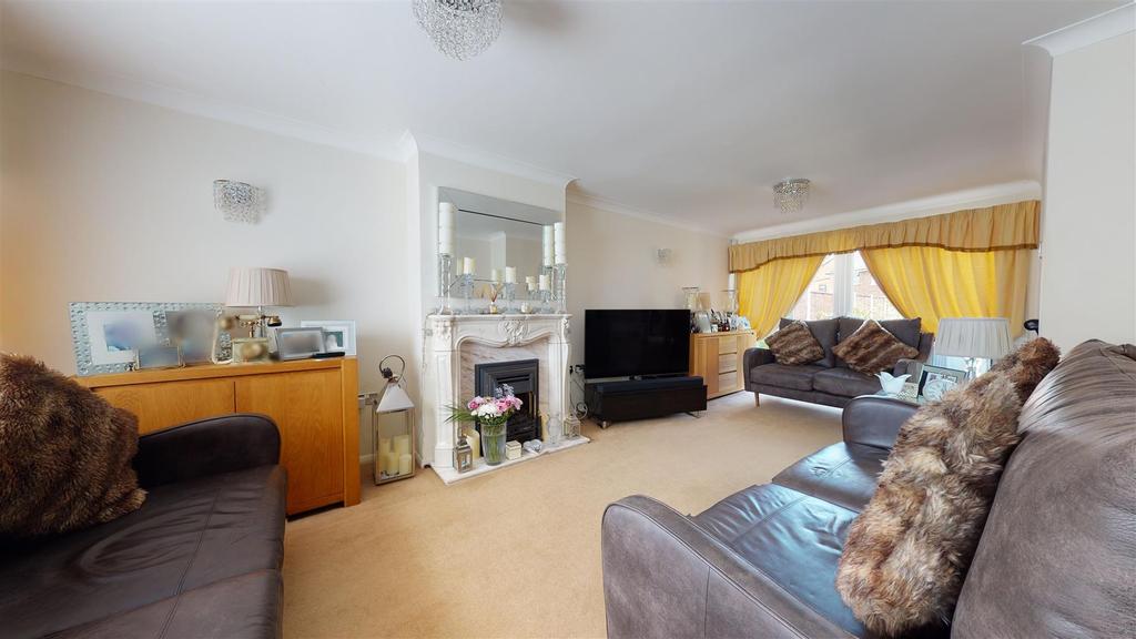 Cimba Wood, Gravesend, Kent 3 bed semidetached house £400,000