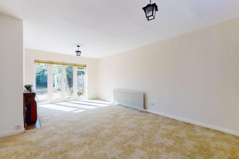 18 Hill Close, Istead Rise, Gravesend, DA13 9DD
