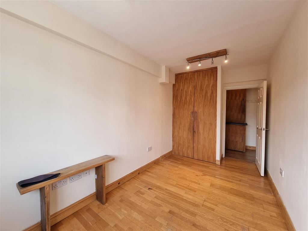 Mayes Road, Wood Green, London 1 bed flat £1,350 pcm (£312 pw)