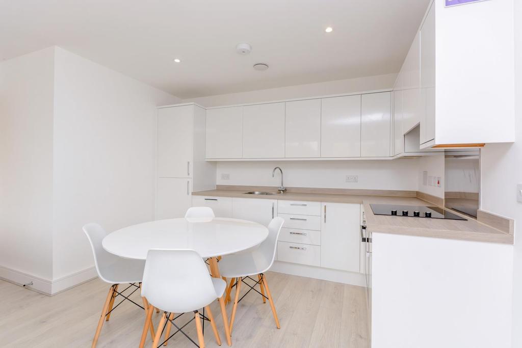 Quadra House, Bessemer Road, Basingstoke 1 bed apartment £875 pcm (£