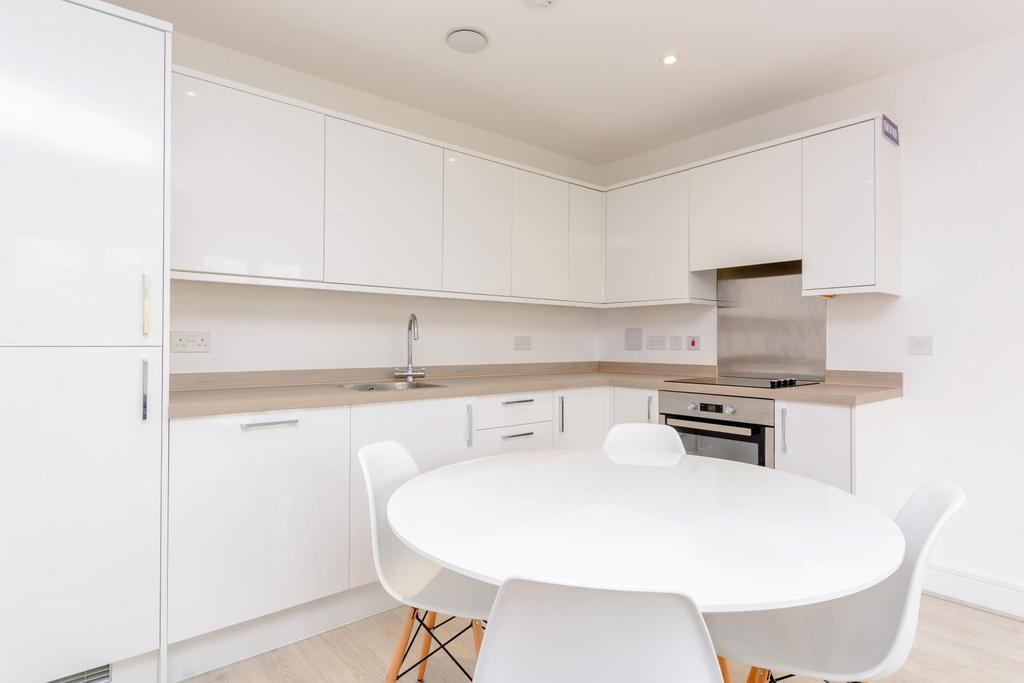 Quadra House, Bessemer Road, Basingstoke 1 bed apartment £875 pcm (£