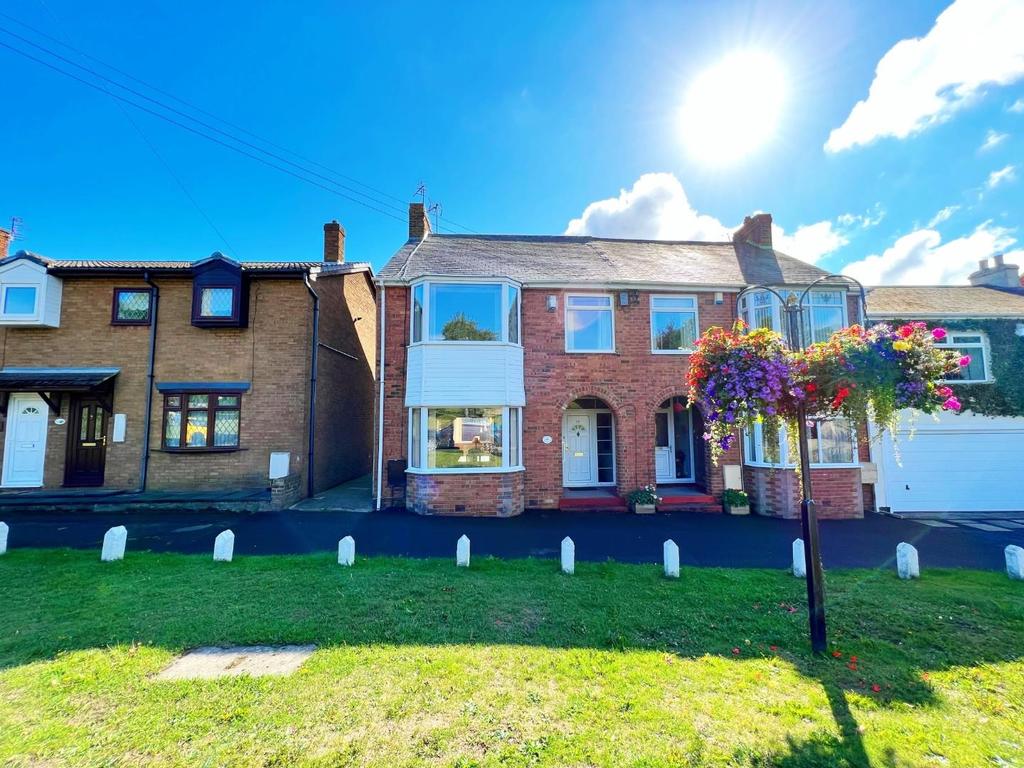 Front Street, Fishburn, StocktonOnTees 3 bed end of terrace house £