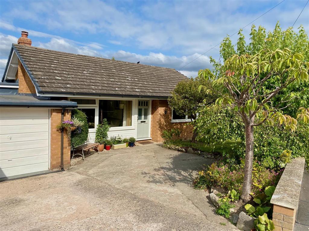 Cae Glas, Trefnant, Denbigh 2 bed detached house £275,000