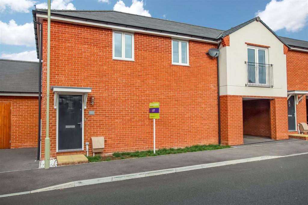 Firecracker Drive, Locks Heath 2 bed coach house £1,050 pcm (£242 pw)