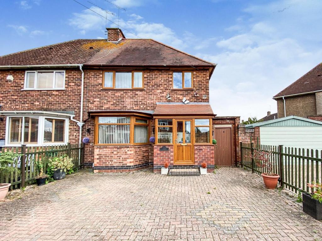 Masefield Avenue, Warwick 3 bed semidetached house £325,000