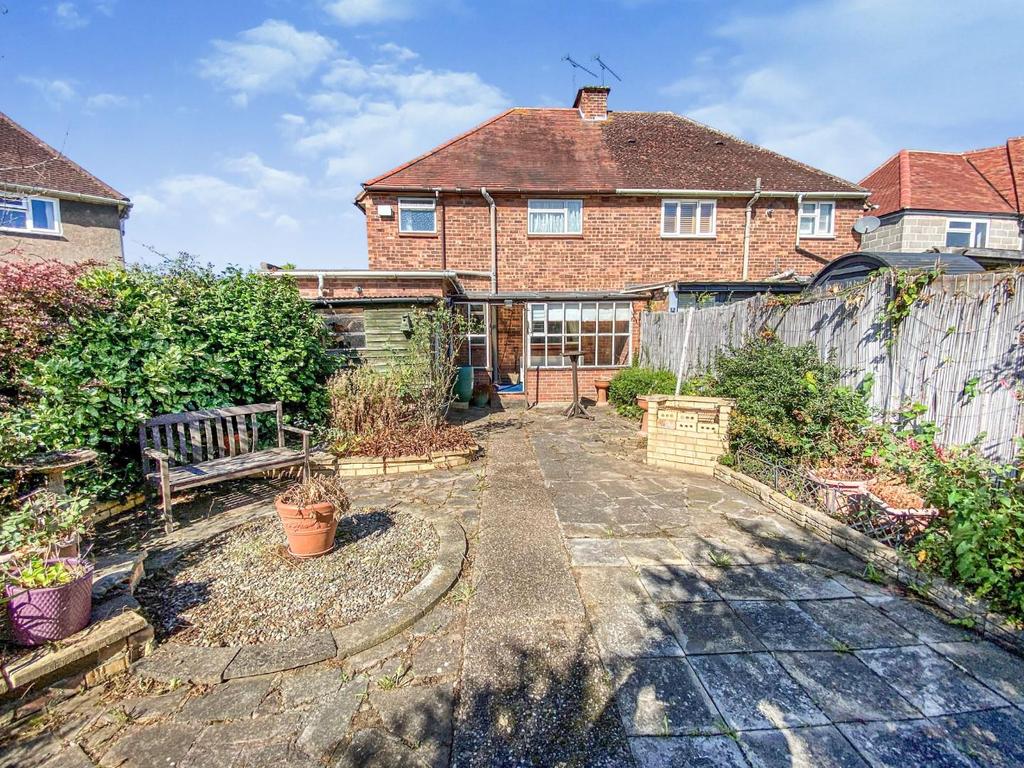 Masefield Avenue, Warwick 3 bed semidetached house £325,000