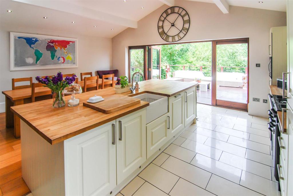 Dovecliffe Road, Wombwell, Barnsley 6 bed detached house £599,995