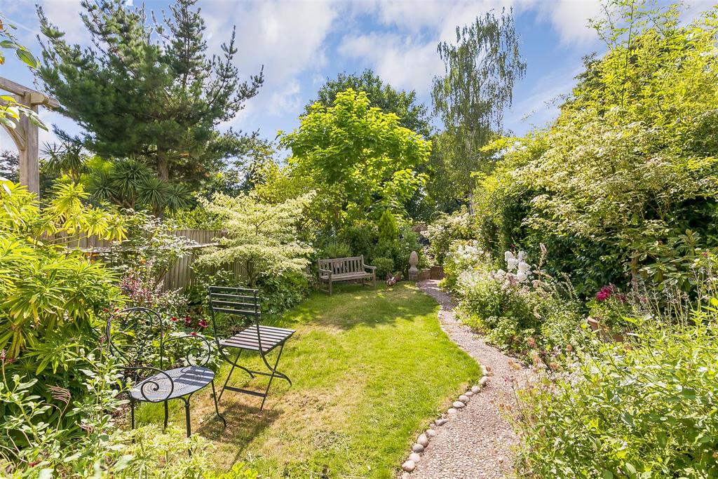 Waldegrave Road, Teddington 4 bed semidetached house £1,500,000