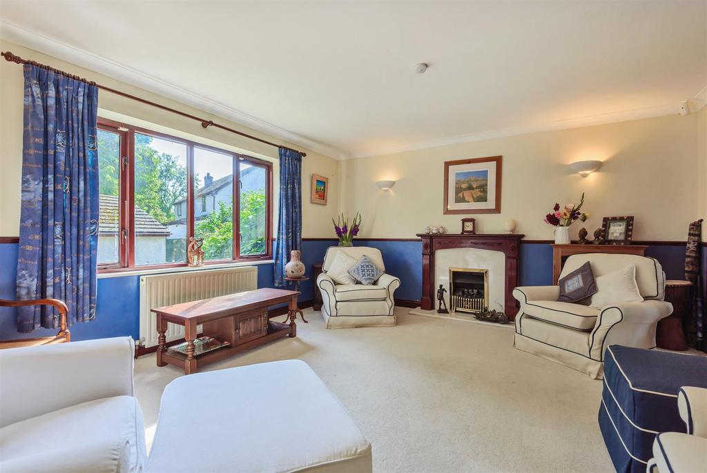 Roland Bailey Gardens, Tavistock 5 bed detached house £575,000