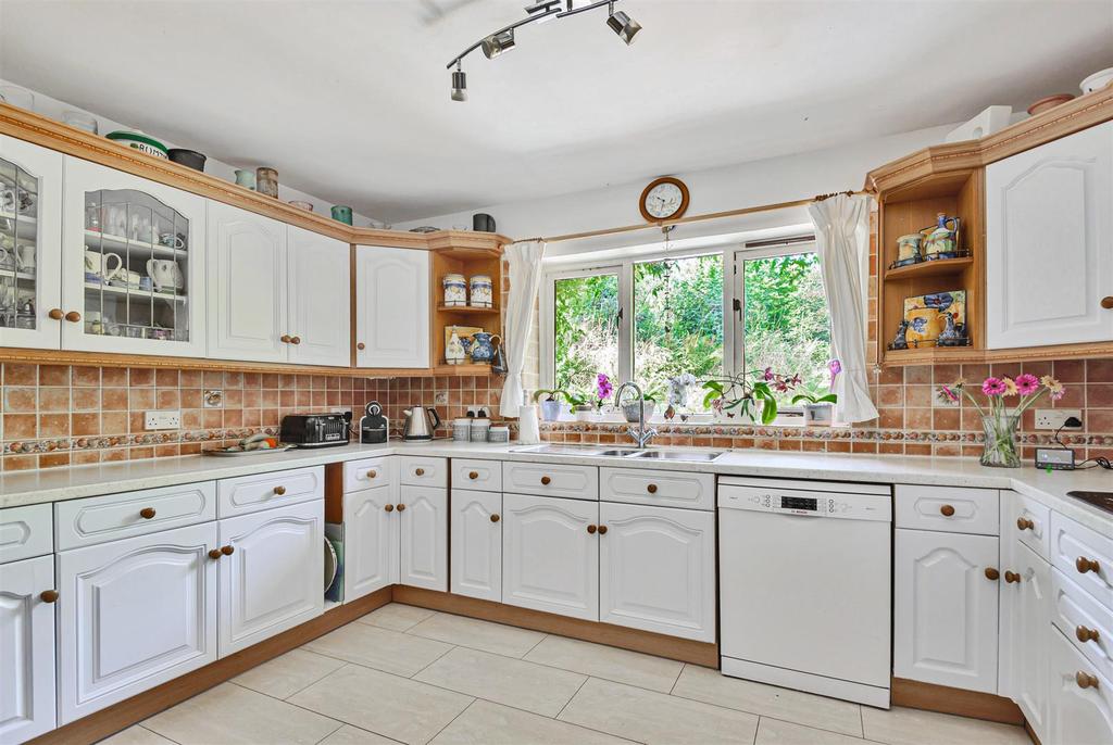 Roland Bailey Gardens, Tavistock 5 bed detached house £575,000