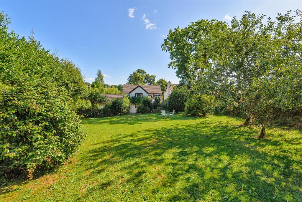 Roland Bailey Gardens, Tavistock 5 bed detached house £575,000