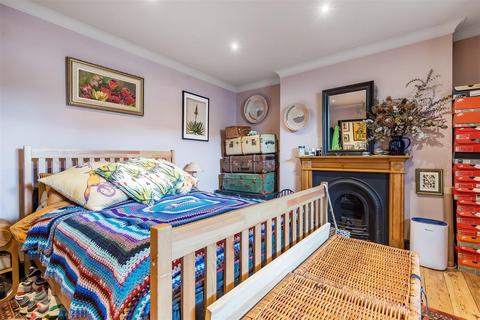82a Bow Road, London, E3 4DL