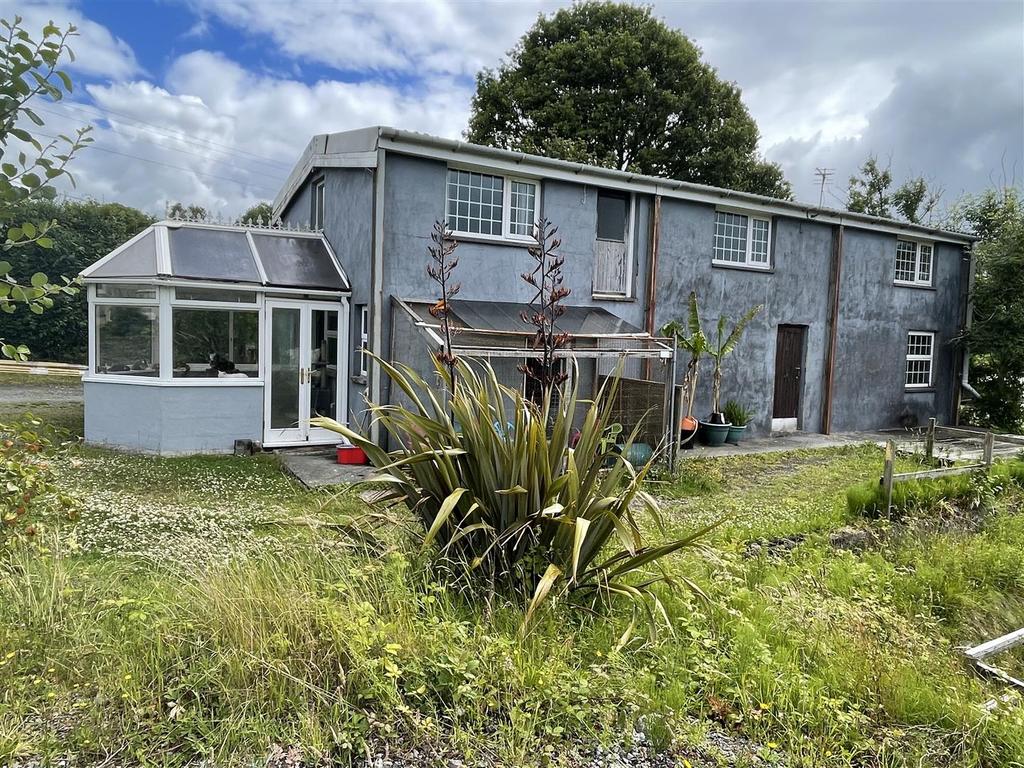 Wernddu Road, Ammanford 5 bed property with land £520,000