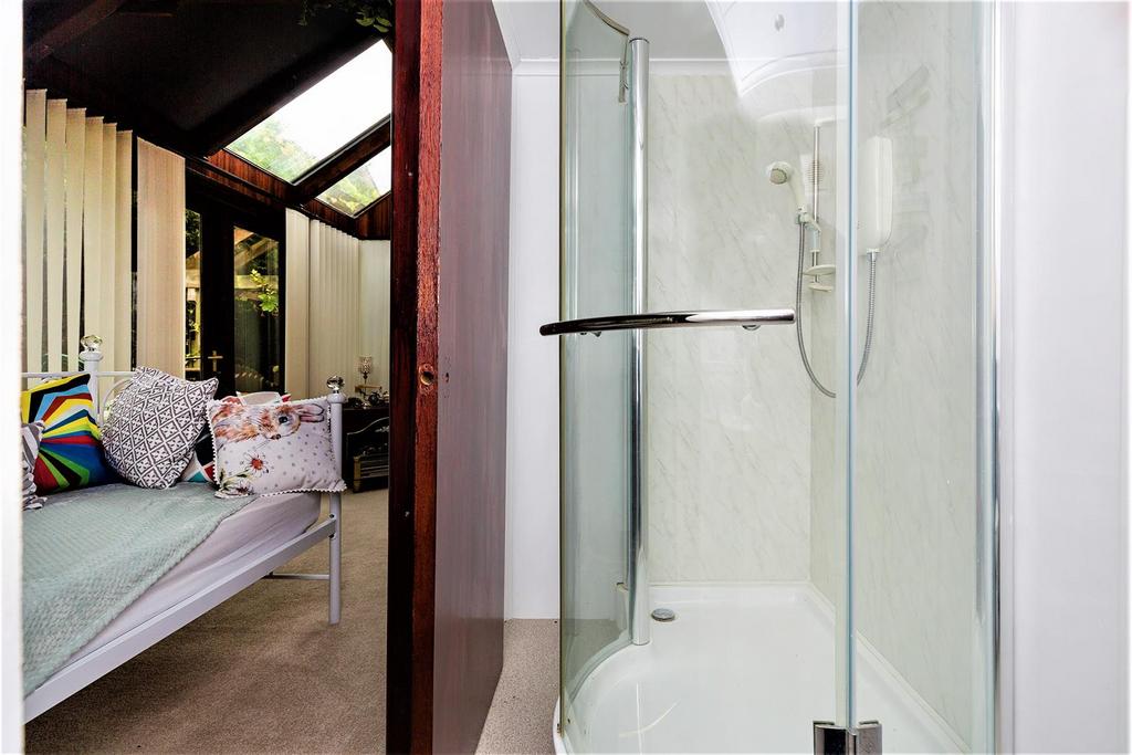 Annexe shower room.jpg