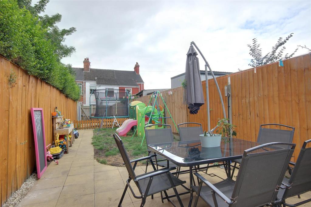 Westbourne Grove, Hessle 2 bed terraced house £135,000