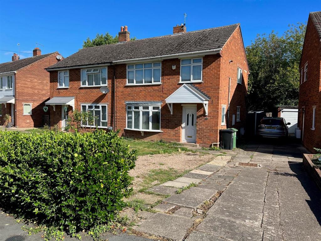 Bredon Avenue, Stourbridge, DY9 7NR 3 bed semidetached house £190,000