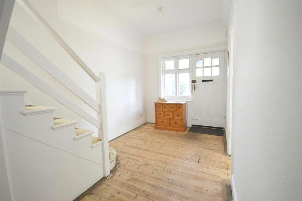 Oxenden Square, Herne Bay 2 bed detached house £1,350 pcm (£312 pw)