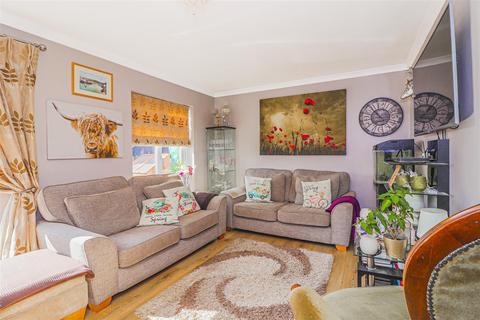 39 Saffron Close, Hoddesdon, EN11 8QZ