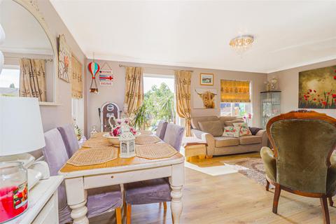 39 Saffron Close, Hoddesdon, EN11 8QZ