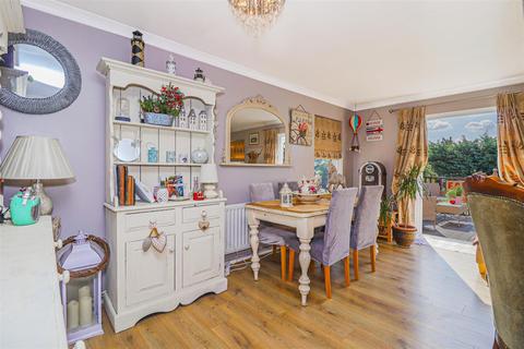 39 Saffron Close, Hoddesdon, EN11 8QZ