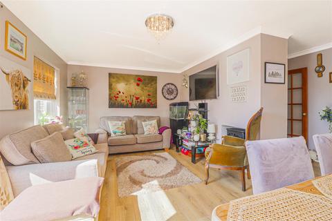 39 Saffron Close, Hoddesdon, EN11 8QZ