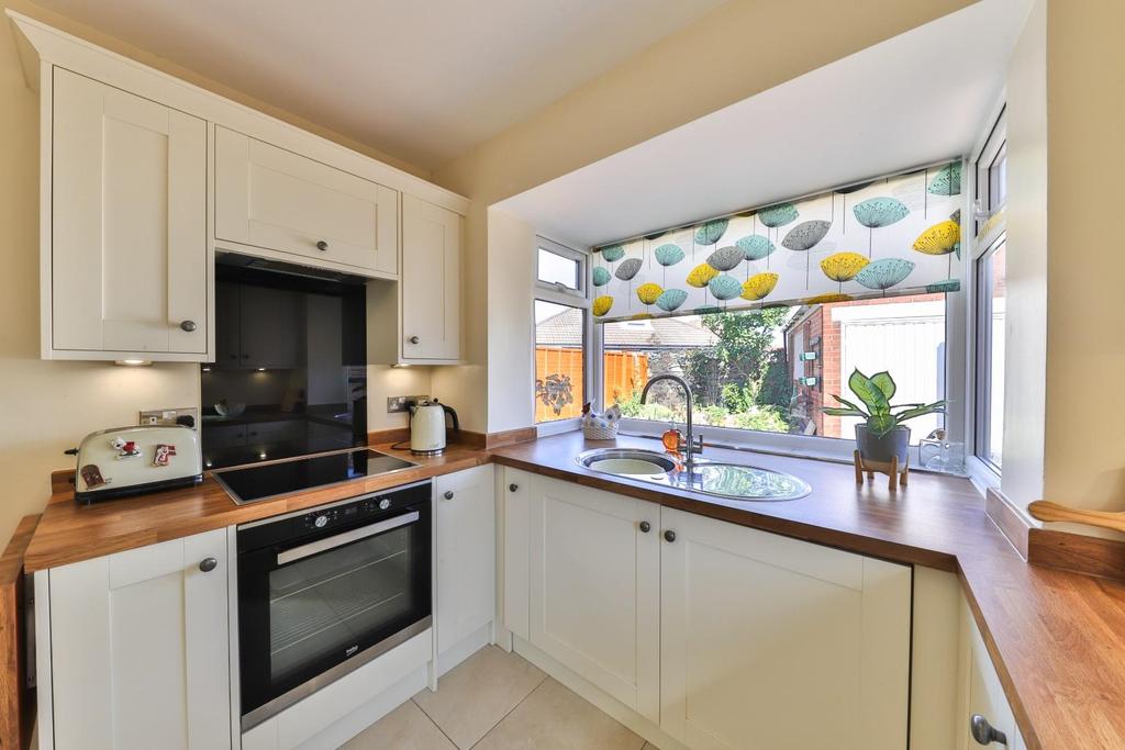 Brockfield Park Drive, York 3 bed semidetached bungalow £315,000