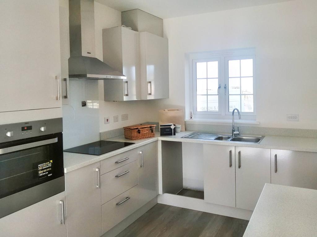 Dreys Road, Bude EX23 3 bed detached house £1,295 pcm (£299 pw)