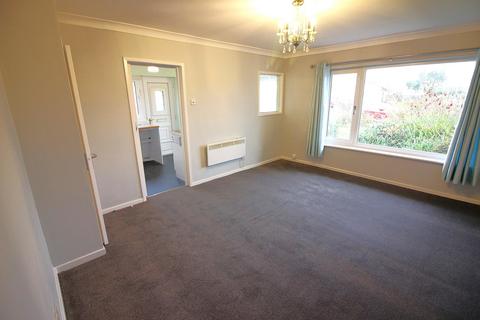 2 bedroom bungalow to rent, Kingston Crescent, Southport, PR9