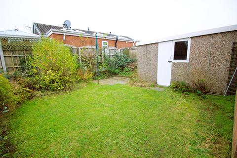 2 bedroom bungalow to rent, Kingston Crescent, Southport, PR9