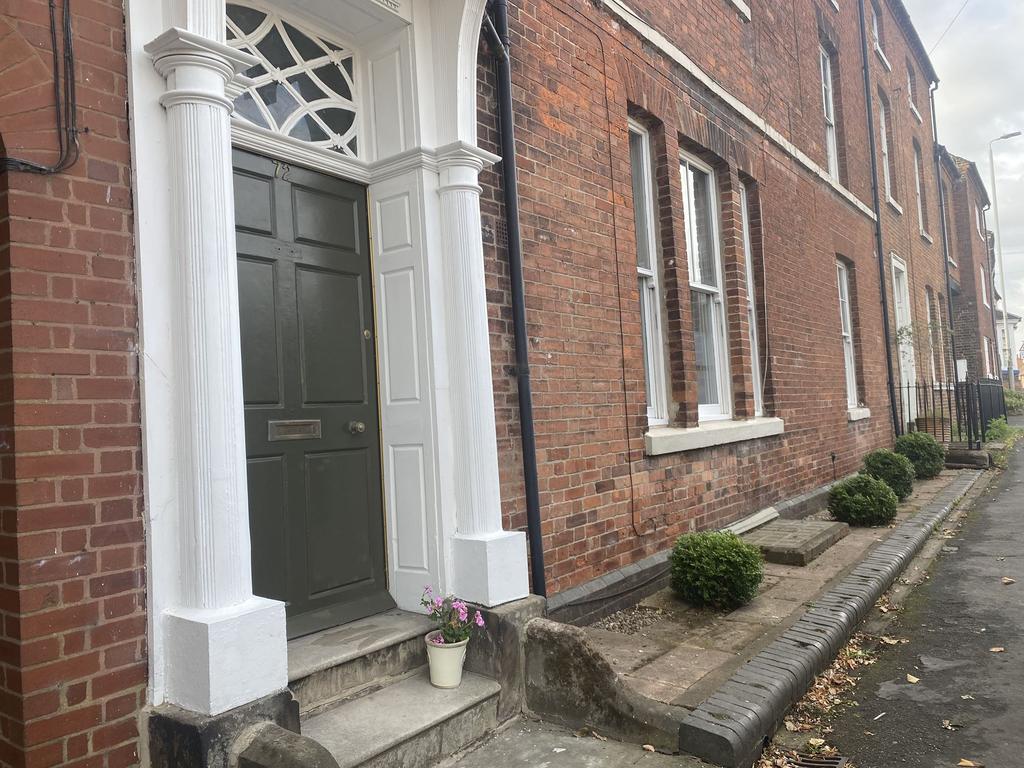 72 Wood Street, AshbydelaZouch... 1 bed flat £80,000