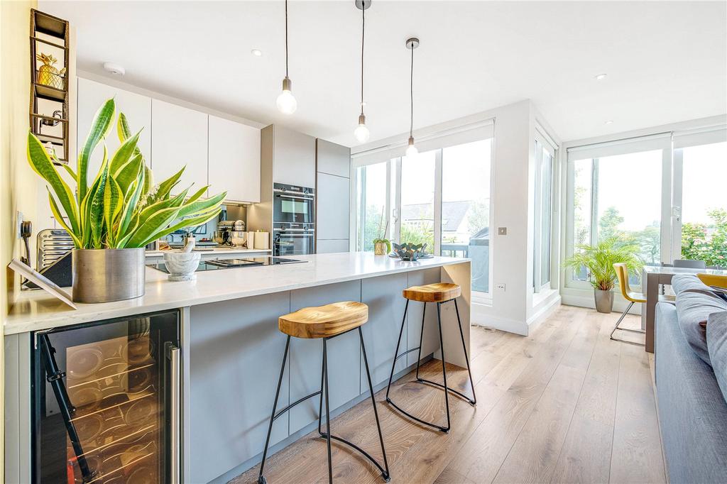 Saffron House, 7 Woodman Mews... 3 bed penthouse £925,000