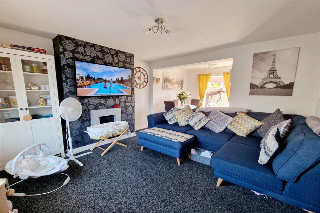 Northumberland Place, Birtley 2 bed semidetached house £125,000
