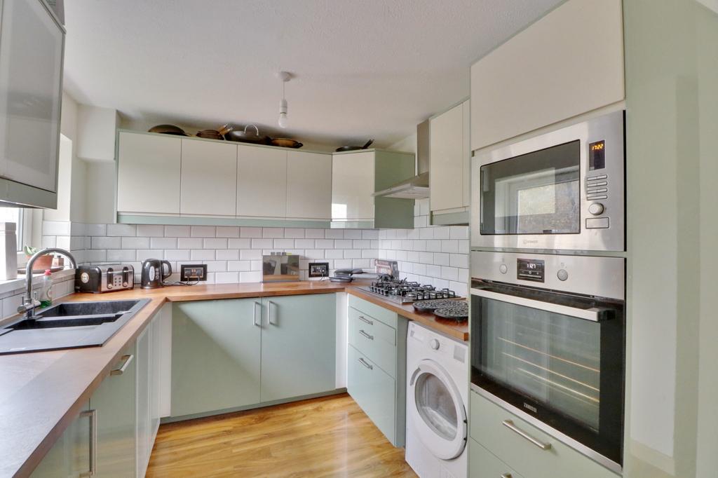 Parsons Close, Hilsea 2 bed apartment for sale £180,000