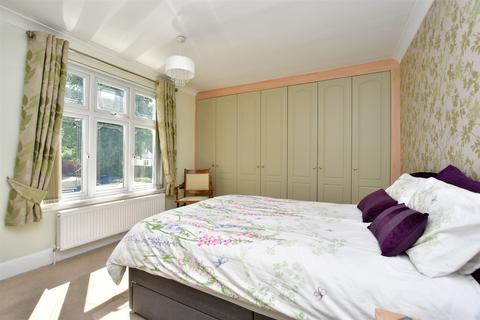 146 Bredhurst Road, Gillingham, ME8 0QU