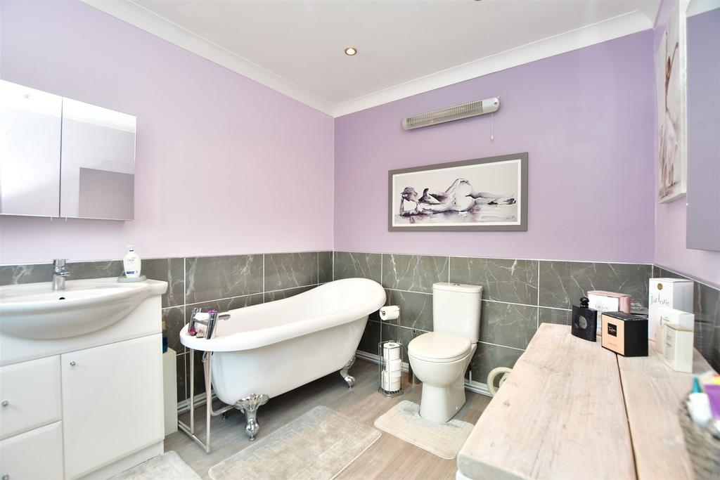 En-Suite Bathroom