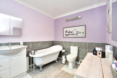 146 Bredhurst Road, Gillingham, ME8 0QU