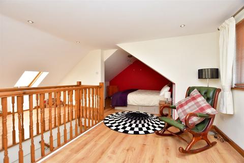 146 Bredhurst Road, Gillingham, ME8 0QU