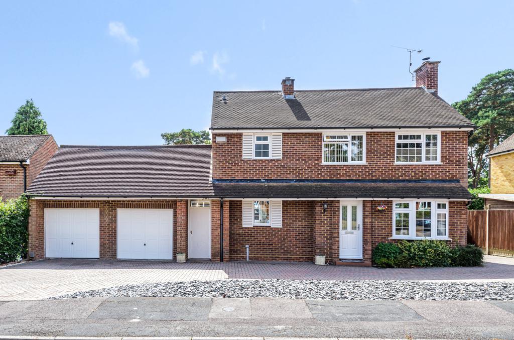 Browning Close, Camberley, Surrey, GU15 4 bed detached house £900,000