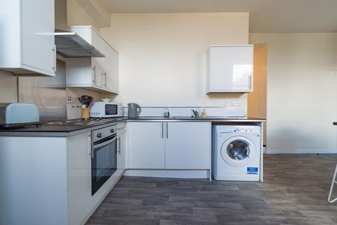 3 bedroom apartment to rent - 35 Heaton Road, Heaton