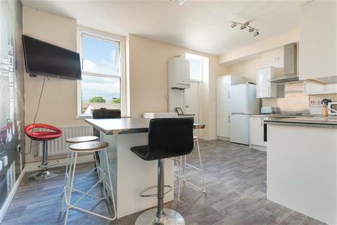 3 bedroom apartment to rent, 35 Heaton Road, Heaton