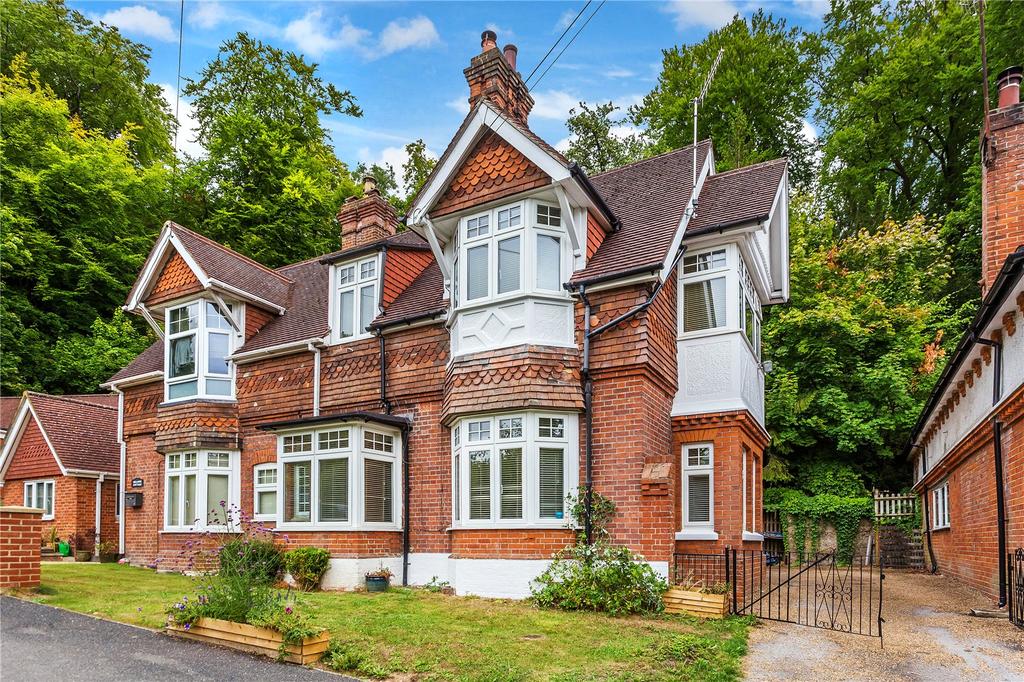 White Hill Lane, Bletchingley, Redhill, Surrey, RH1 2 bed end of