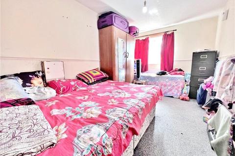 1 bedroom flat for sale, Midsummer Avenue, Hounslow, ,, TW4 5AY