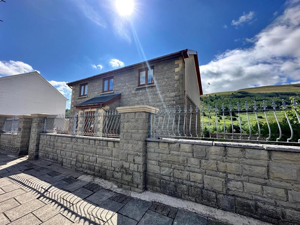 Park Road, Treorchy, Rhondda Cynon Taff. CF42 6LD 6 bed detached house