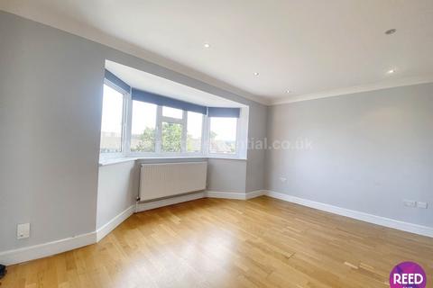 2 bedroom flat to rent, Bournehall Avenue, Bushey